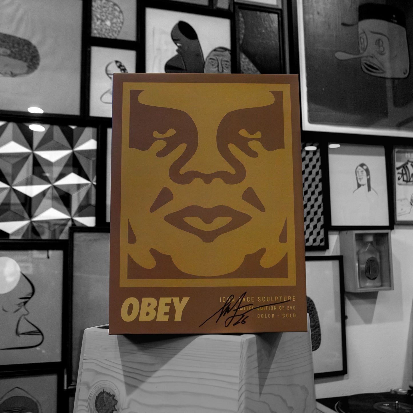 Icon Face Sculpture (Gold)